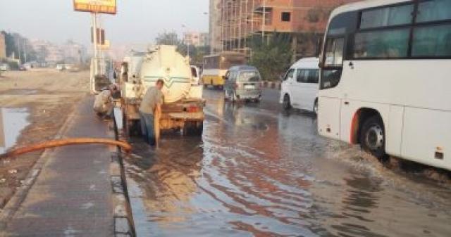 غلق شارع النيل بالدقى جزئيا لإصلاح كسر بخطوط المياه