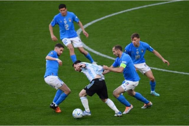الأرجنتين تقسو على إيطاليا وتتوج بكأس فيناليسيما 2022