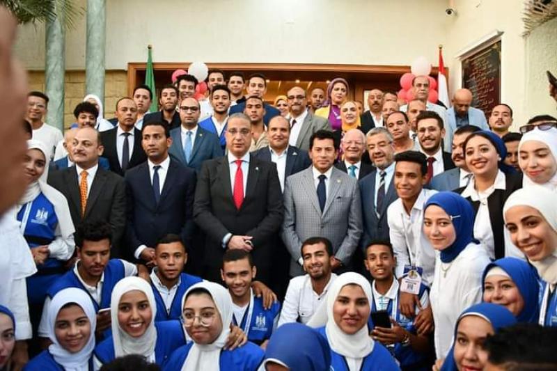 وزير الرياضة ومحافظ الفيوم يفتتحان تطوير نادى المحافظة
