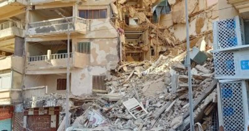 انهيار عقار مكون من ١٤ طابق بالاسكندرية