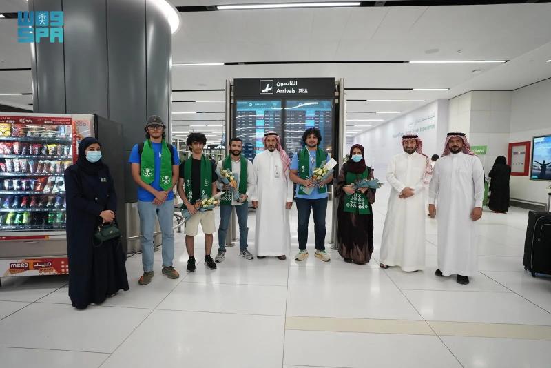 4 طلاب سعوديين يصلون الرياض متوجين بثلاث جوائز عالمية في الدورة 35 لأولمبياد المعلوماتية الدولي 2023