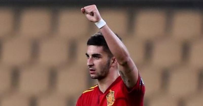 برشلونة يعلن استدعاء توريس وبينو لقائمة إسبانيا لمواجهة قبرص