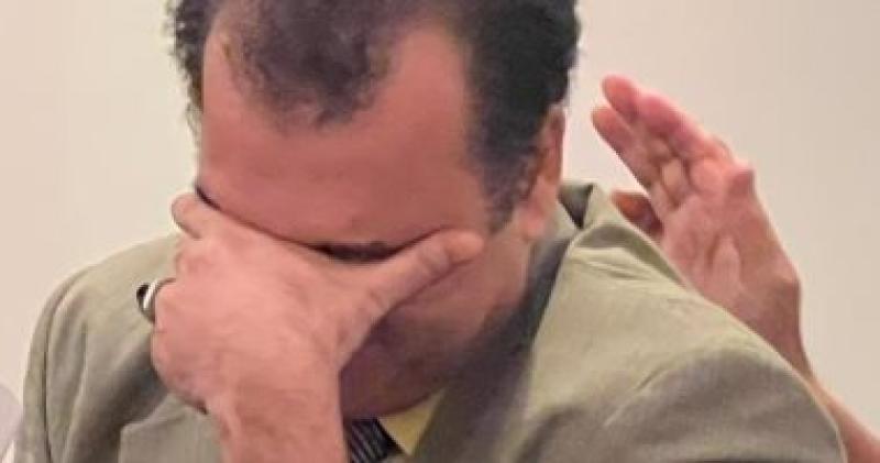 بكاء رئيس مهرجان القاهرة للمونودراما بعد إعلان تكريم الراحل مصطفى سليم