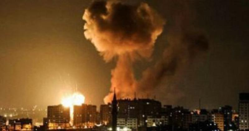 طائرة حربية إسرائيلية تقصف موقعين في قطاع غزة