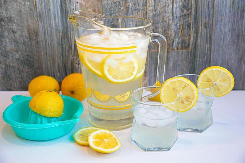فوائد الليمون مع الماء.. وقاية من أمراض تصيب الجسم