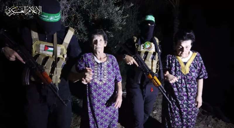 إطلاق سراح الرهينتين الإسرائيليتين نوريت كوبر (79 عاما) ويوخيفيد ليفشيتس (85 عاما) من غزة
