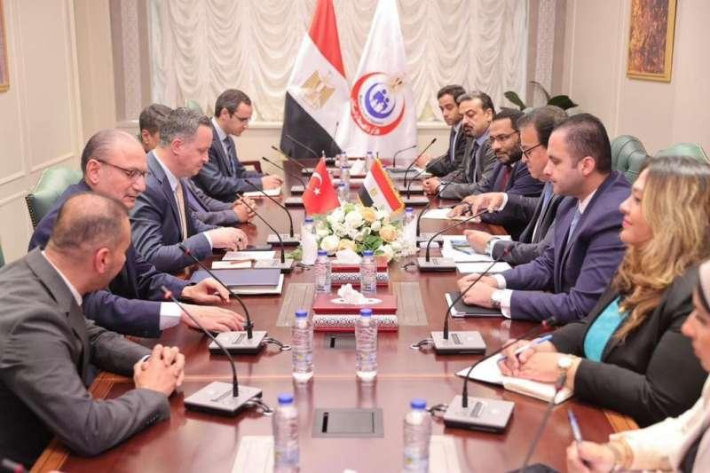 وزير الصحة يستقبل السفير التركي لدى مصر لبحث تعزيز سبل التعاون المختلفة