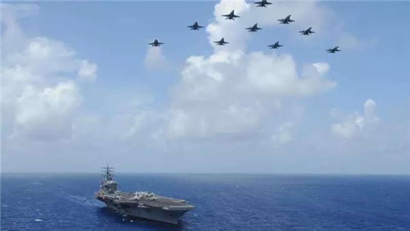 وصول أسطول حاملة الطائرات الأمريكية آيزنهاور للشرق الأوسط