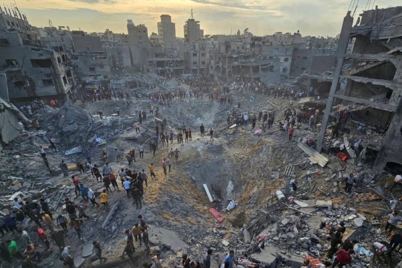 أستاذ في العلاقات الدولية: إسرائيل تستهدف كل مقومات الحياة في غزة