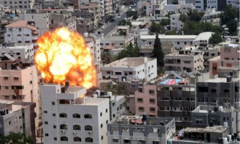 قصف وحشي إسرائيلي غير مسبوق على غزة يسقط قتلي نساء وأطفال
