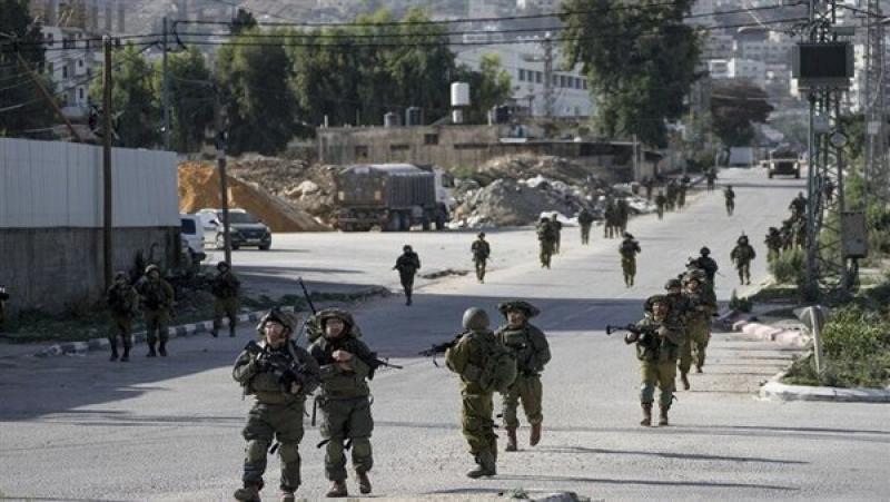 الجيش الإسرائيلي يستبدل الأسرى الفلسطينيين المحررين بمعتقلين جددا