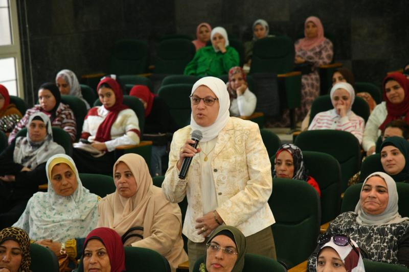 محافظ الغربية يعقد لقاءا توعويا لتحفيز السيدات والفتيات للمشاركة في الانتخابات الرئاسية