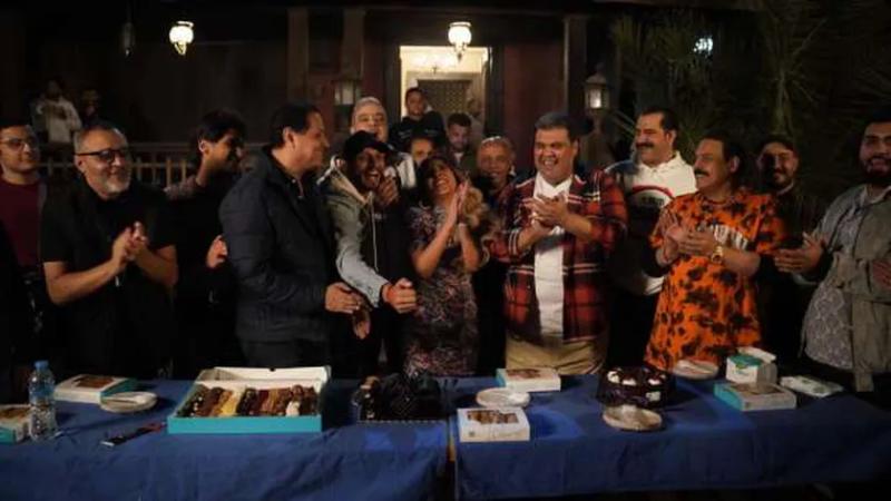 أسرة فيلم «ذعر» تحتفل بعيد ميلاد مي كساب