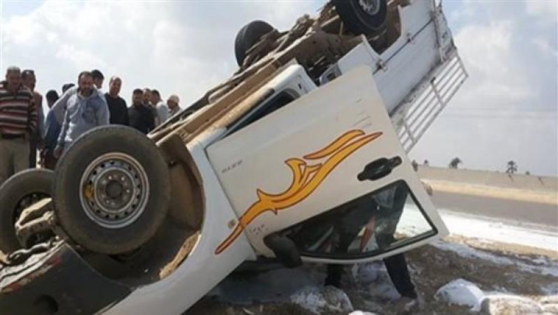 مصرع شخصين وإصابة 3 آخرين في حادث انقلاب سيارة بأسوان