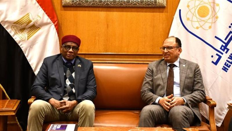 رئيس جامعة حلوان يستقبل سفير دولة تشاد في القاهرة
