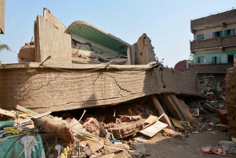 انهيار منزل مكون من 3 طوابق فى سوهاج ونجاة السكان من الموت
