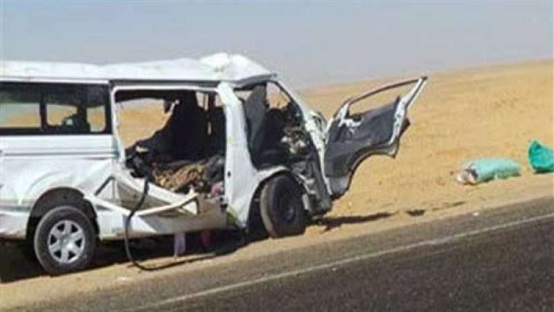 إصابة 4 أشخاص في حادث انقلاب سيارة على الطريق الصحراوي الغربي