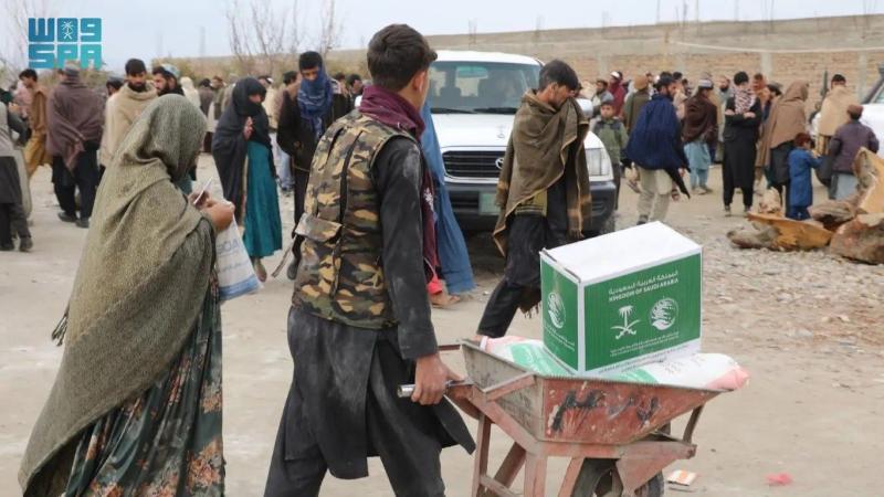 مركز الملك سلمان للإغاثة يوزع آلاف من السلال الغذائية في مديريات ولاية ننجرهار في أفغانستان