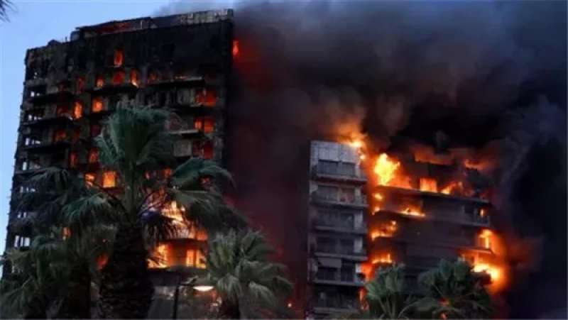 مصرع أربعة أشخاص في حريق كبير بمبنى سكني بفالنسيا الإسبانية