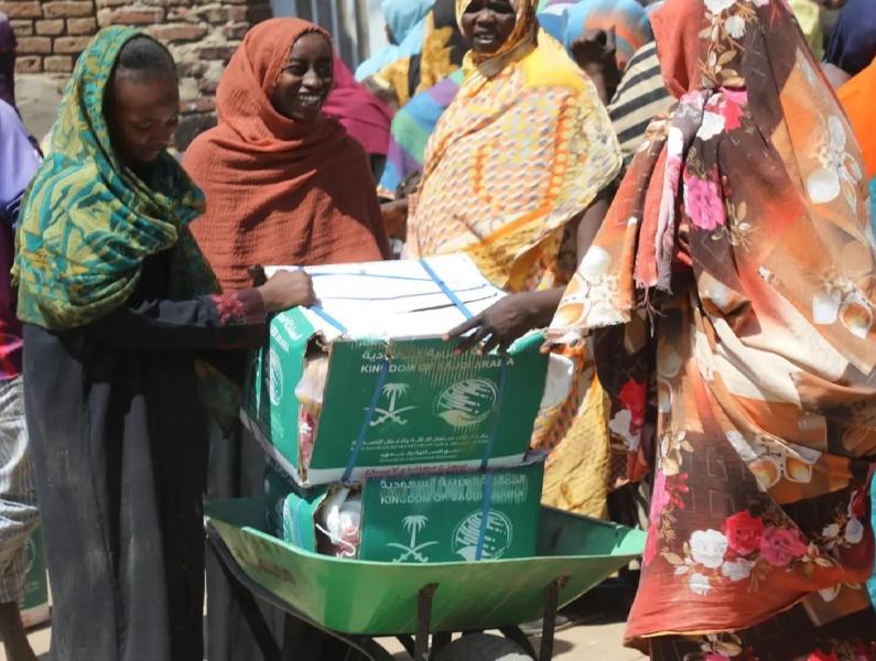 مركز الملك سلمان للإغاثة يوزع آلاف من السلال الغذائية في ولايات نهر النيل وسنار والشمالية وكسلا والنيل الأبيض والبحر الأحمر في جمهورية السودان