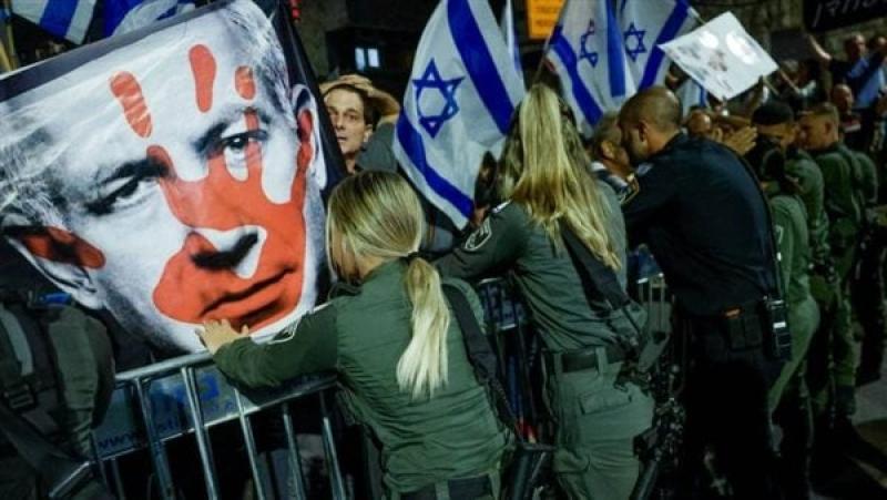 مئات المتظاهرين في تل أبيب يطالبون باستقالة نتنياهو