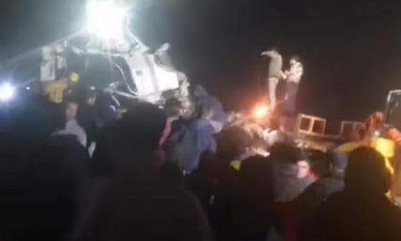 مصرع وإصابة 11 مواطنًا في تصادم ميكروباص وسوزوكي بالطريق الإقليمي
