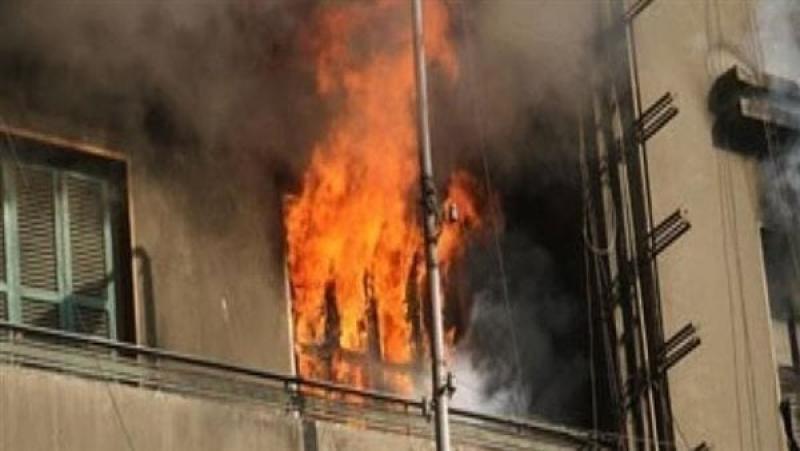 المعمل الجنائي يعاين حريق نشب داخل شقة في عقار شهير بالمينل
