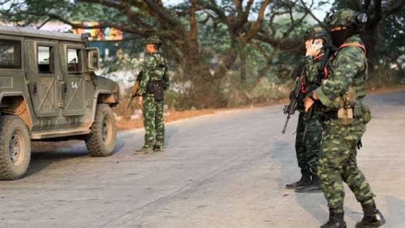 تصاعدت الاشتباكات على الحدود بين ميانمار وتايلاند مع استهداف المتمردين لقوات المجلس العسكري