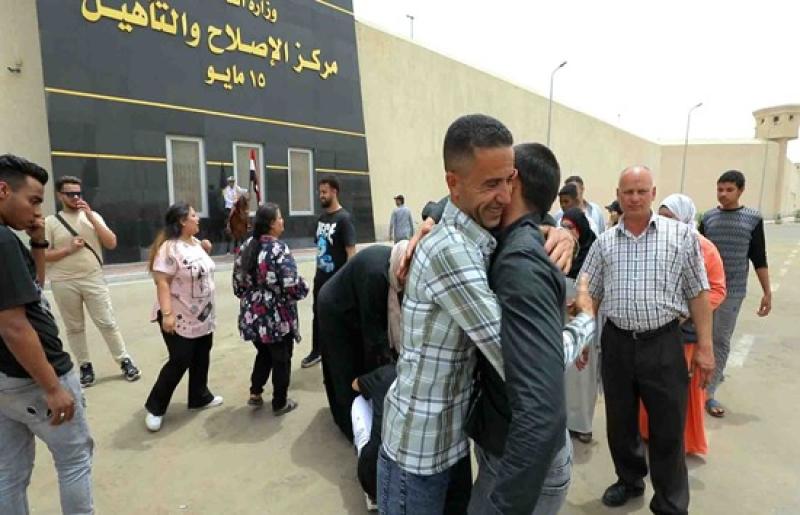 الإفراج بالعفو عن عدد من النزلاء المحكوم عليهم بمناسبة الإحتفال بعيد تحرير سيناء
