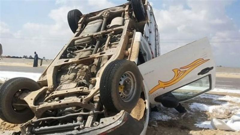 إصابة 12 شخصا في انقلاب ربع نقل بمركز المنيا