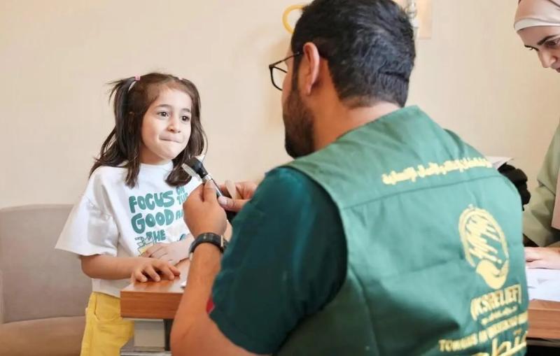 مركز الملك سلمان للإغاثة ينفذ المشروع الطبي التطوعي لجراحة الأنف والأذن والحنجرة وزراعة القوقعة لمنكوبي الزلازل في سوريا وتركيا