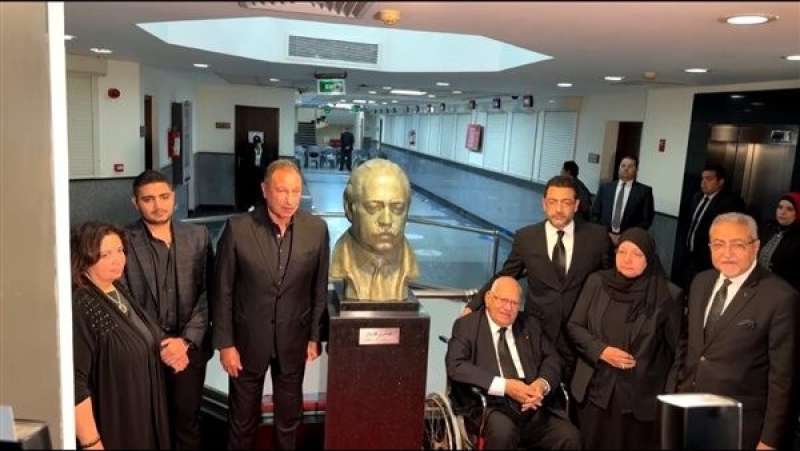 الأهلي: إزاحة الستار عن تمثال العامري فاروق في حفل تأبينه
