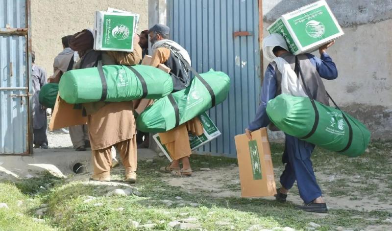 مركز الملك سلمان للإغاثة يوزع آلاف الحقائب الإيوائية والسلال الغذائية في كافة مناطق أقاليم بلوشستان وخيبربختون خوا في باكستان