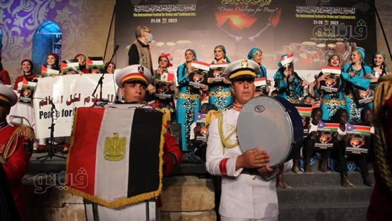 بمشاركة جنسيات العالم، مهرجان الطبول يوجه تحية تقدير للشعب الفلسطيني (فيديو وصور)