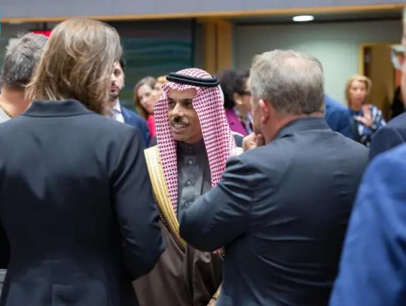 وفد اللجنة الوزارية المكلف من القمة العربية الإسلامية المشتركة غير العادية يجتمع مع مجلس الشؤون الخارجية في الاتحاد الأوروبي