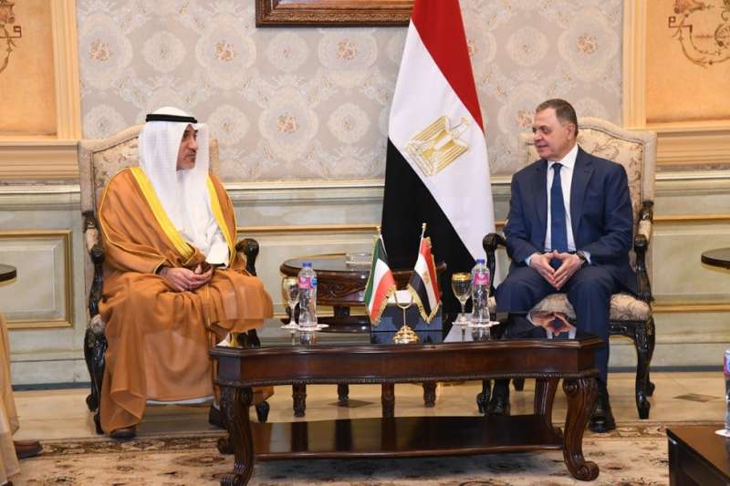 وزير الداخلية يستقبل وزير الدفاع والداخلية بالكويت فى مصر