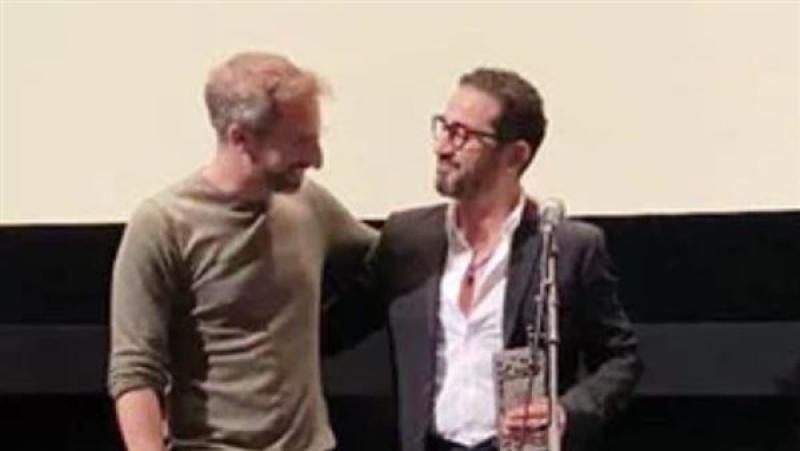 أحمد حلمي يكرم الفيلم الفلسطيني ”اللد” بمهرجان روتردام للفيلم العربي