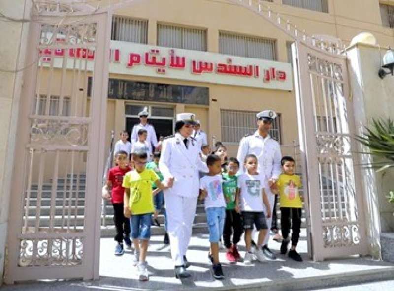 وزارة الداخلية تحتفل مع الأطفال الأيتام بعيد الأضحى المبارك وتوزيع الهدايا عليهم