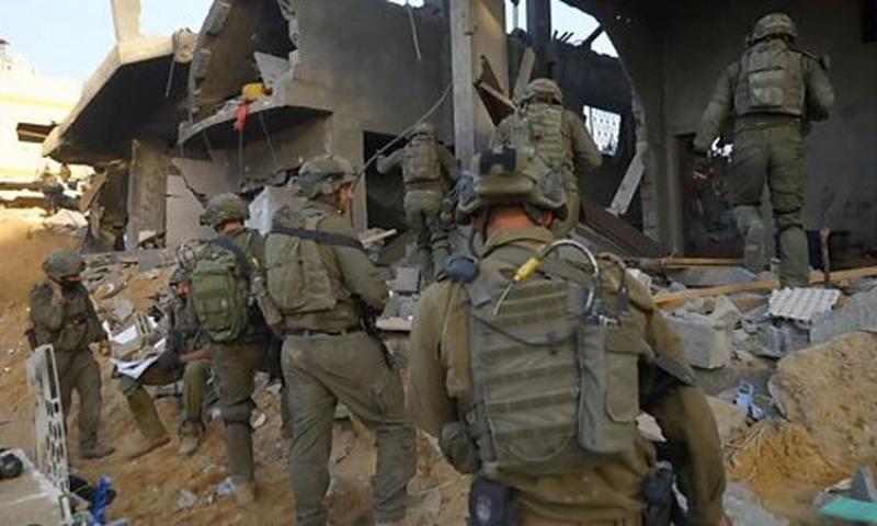 دبابات إسرائيلية تتوغل بمناطق في شمال وجنوب قطاع غزة