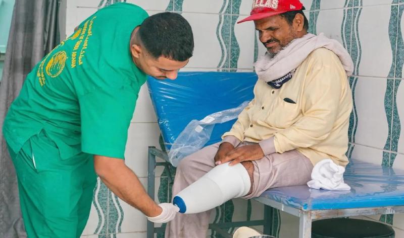 مركز الملك سلمان للإغاثة يدعم مركز الأطراف الصناعية ويختتم مشروع لمكافحة العمى والأمراض المسببة له في اليمن