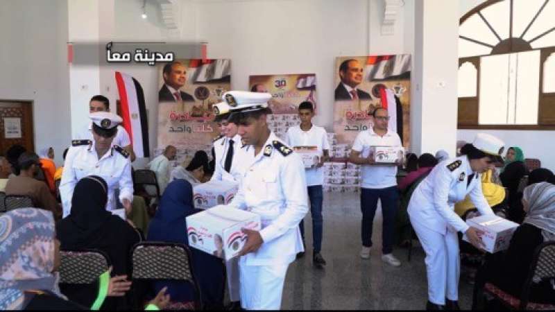 وزارة الداخلية توجه قوافل إنسانية لتوزيع الهدايا العينية على المواطنين بالمناطق الحضارية الجديدة