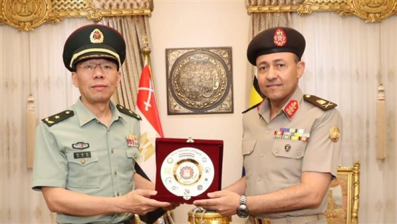 الكلية الفنية العسكرية تستقبل نائب رئيس الجامعة الوطنية لتكنولوجيا الدفاع الصينية