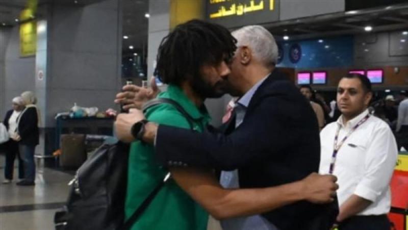 جمال علام يودع بعثة المنتخب الأوليمبي في مطار القاهرة قبل السفر لفرنسا